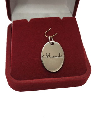 Pingente oval com nome manuela prata 925