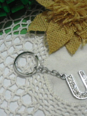 Chaveiro de strass letra u