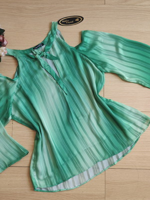 Blusa ombro vazado/ tamanho: 44-m