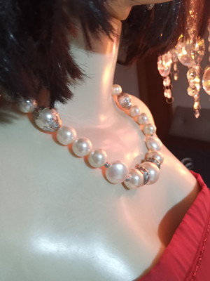 Colar perolas gigantes com metal prata