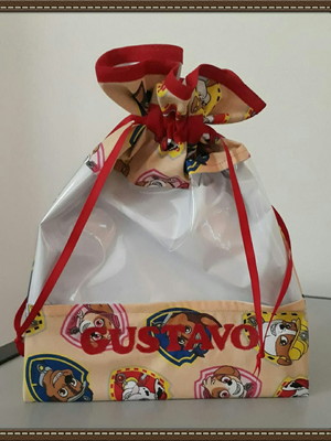 Saquinho impermeável para roupa personalizado