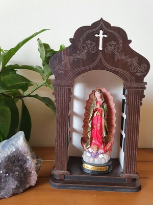 Nossa senhora guadalupe resina e capela madeira oratorio tp