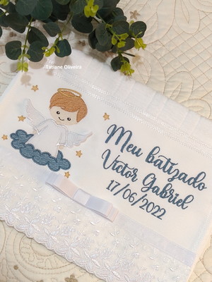 Toalha de batizado bordada - personalizada com nome e data