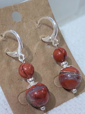 Brincos de pedras naturais jaspe vermelho 10mm e 6mm