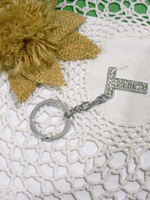 Chaveiro de strass letra t