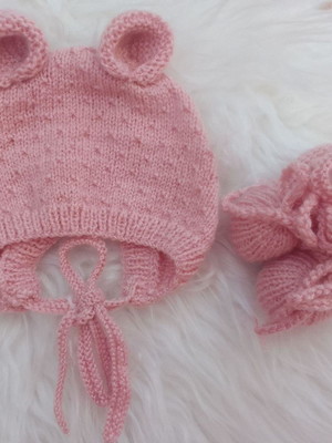 Gorro de orelinhas com sapatinhos