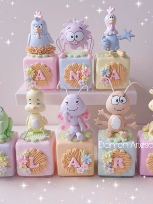 Enfeite de mesa galinha pintadinha