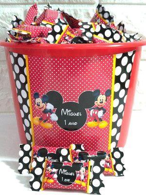 Balde com 100 balas mickey