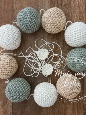 Varal de bolinhas decorativo para berço de crochê