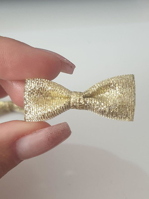 Lacinhos metalizados 2x4 cm para artesanatos em geral.