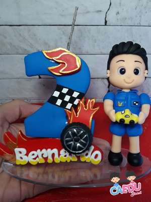 Vela personalizada de biscuit no tema carros