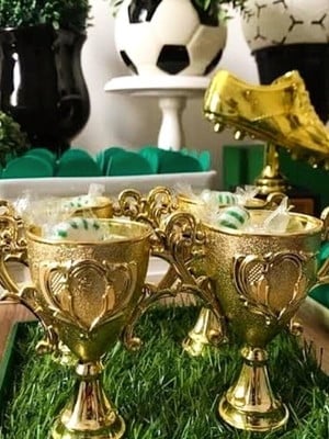 Mini troféu dourado