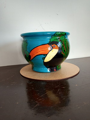 Vaso pintado com tucano
