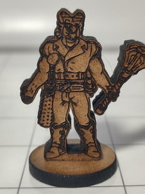 Draconato com mace miniatura para rpg em mdf