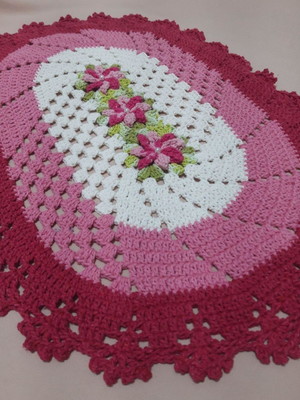 Tapete de crochê espiral com flores