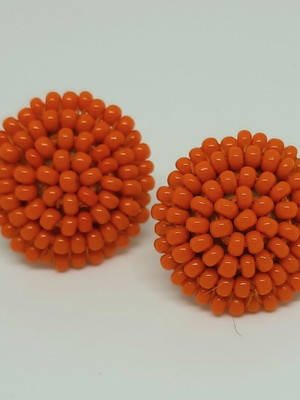 Brinco botão laranja