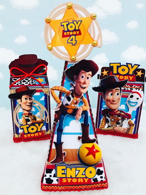 10 caixas pirâmide toy story com 2 apliques