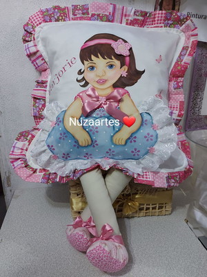 Capa almofada com detalhes em 3d