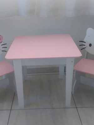 Conjunto infantil mesinha baú 2 cadeiras hello kitty