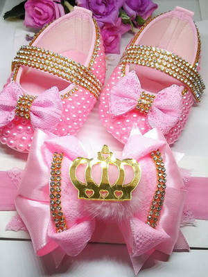 Sandália de pérolas bebes , rosa bebe com laço coroa
