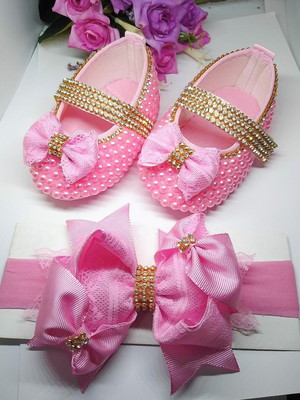Sapatilha de pérolas bebes , rosa bebe com laço coroa