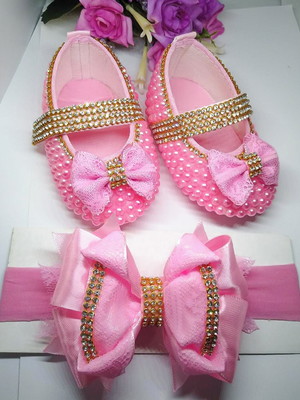 Sandália de pérolas bebes , rosa bebe com laço