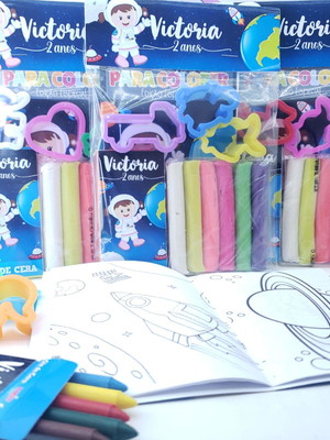 Kit de colorir com massinha astronauta menina galáxia