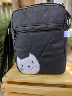 Shoulder bag preta com gato branco