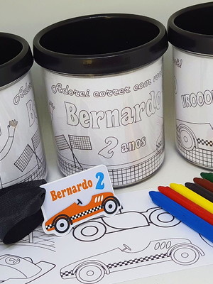 Lembrancinha piloto de corrida- caneca para colorir