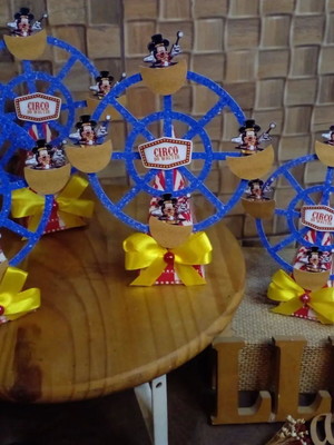 Caixa pirâmide roda gigante - mickey
