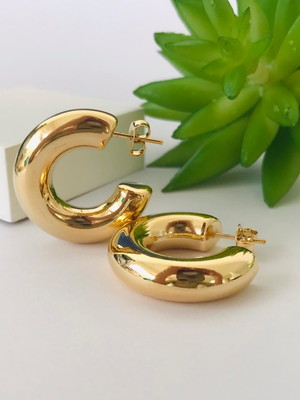 Brinco argola lisa tubo média banhada ouro18k