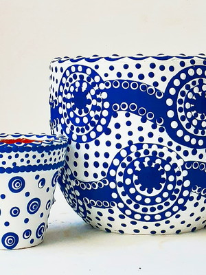 Dupla de vasos de plantas pintados a mão