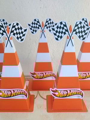Centro de mesa cone de trânsito hot wheels -atenção ao prazo