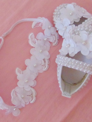 Sapatinhos de pérolas com tiara