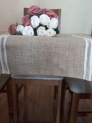 Trilho de mesa juta com guipir sob medida