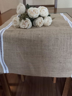 Trilho de mesa juta com guipir sob medida