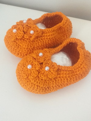 Sapatilha para bebe em crochê com elástico