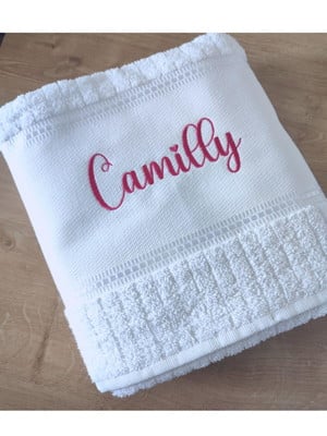 Toalha de banho personalizada bordada nome camilly