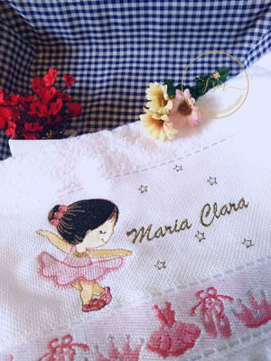 Toalha de banho infantil personalizada bordada balé