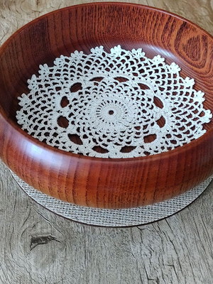 Bowl m com crochê e base de juta