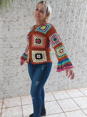 Blusa crochê, colorida feita com squares