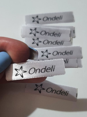 Etiqueta de cetim personalizada luxo! 1x4 cm. modelo 256