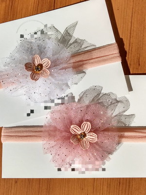 Laço em tule flor / faixinha tule branca
