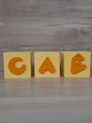 Nomes em cubos - mod. infantil - 6 x 6 x 6 cm - 3 letras