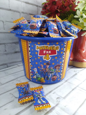 Balde com 100 balas personalizadas toy story