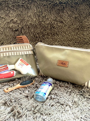 Kit necessaire com detalhe é higiene bucal