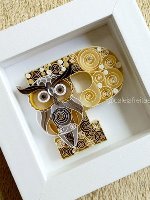 Quadro letra p com coruja em quilling