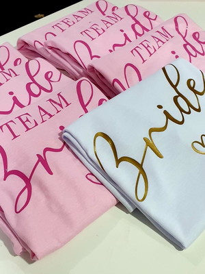 Camiseta rosa claro - team bride escrita em rosa