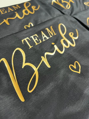 Camiseta e baby look preta - team bride - escrita dourada