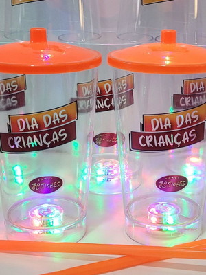 Copos leds com tampas e canudos - 500ml